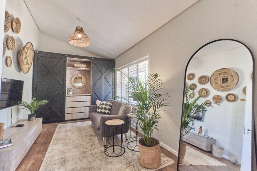 5 Bedroom Property for Sale in Flamingo Vlei Western Cape